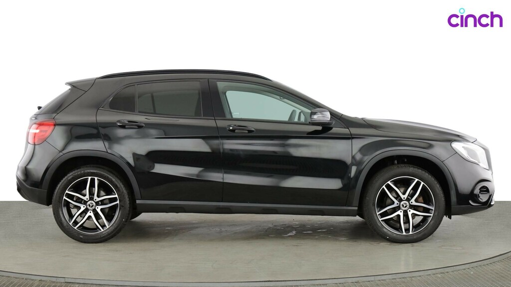 Mercedes-Benz GLA Class Amg Line Silver #2
