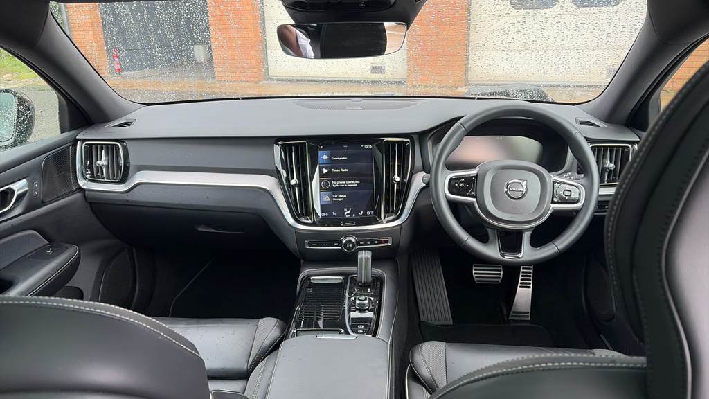 Volvo V60 R Design Black #11