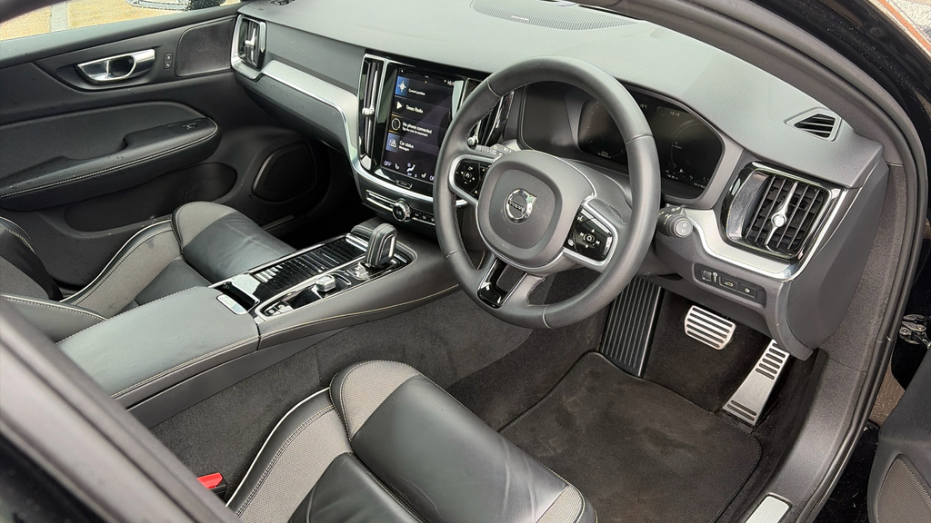 Volvo V60 R Design Black #9