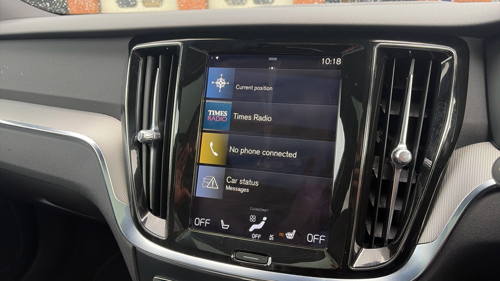 Volvo V60 R Design Black #12