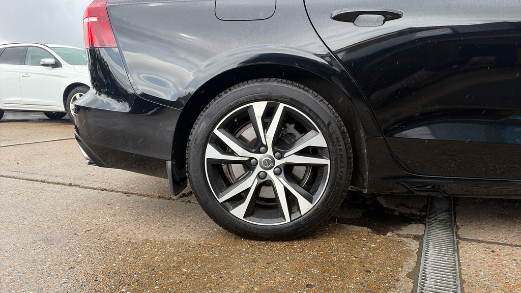 Volvo V60 R Design Black #19