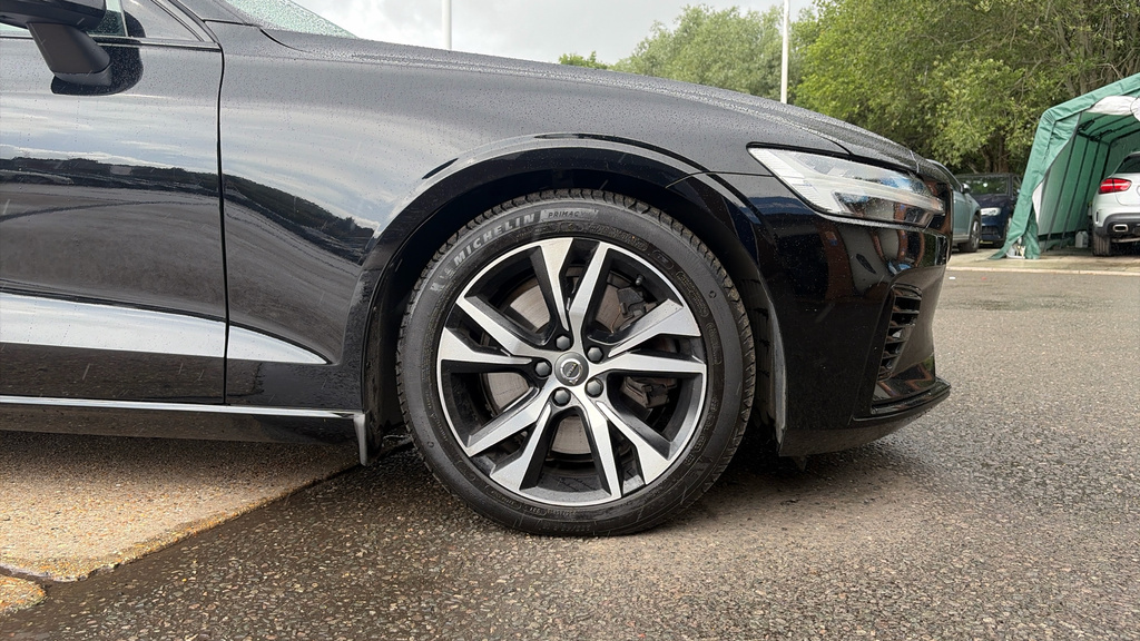 Volvo V60 R Design Black #20