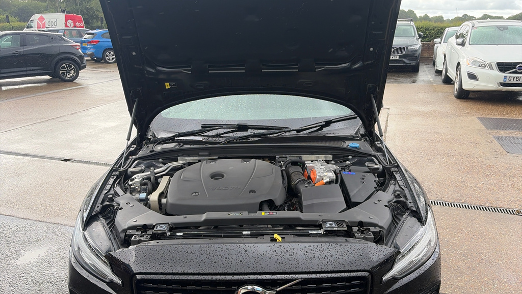 Volvo V60 R Design Black #16