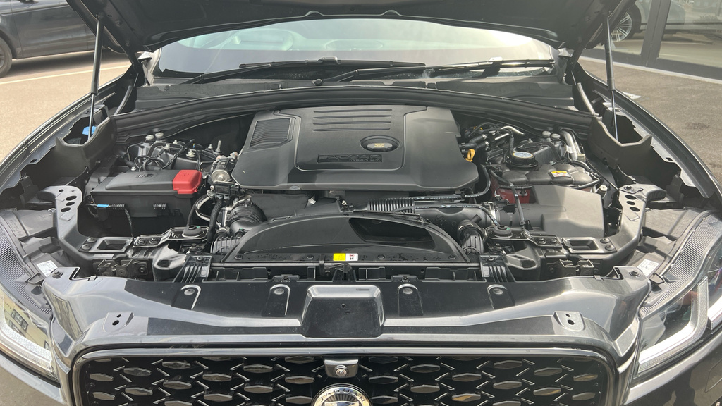 Jaguar F-Pace D200 Awd R-dynamic Se Black  #24