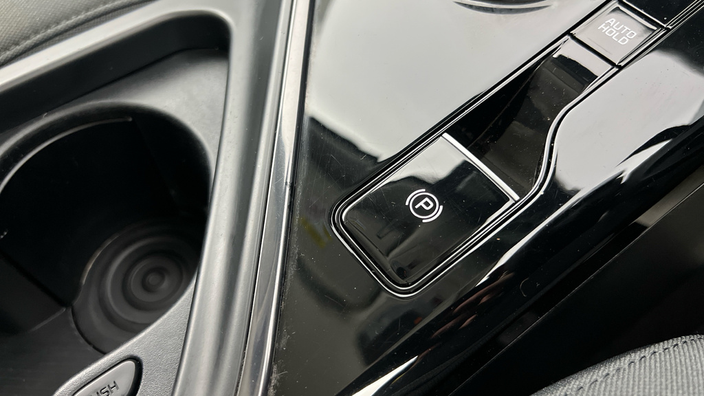 Kia e-Niro 64.8Kwh 3 White #14