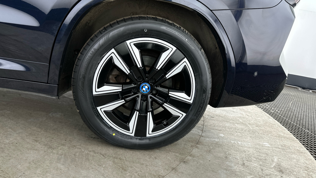 BMW iX3 M Sport White #24