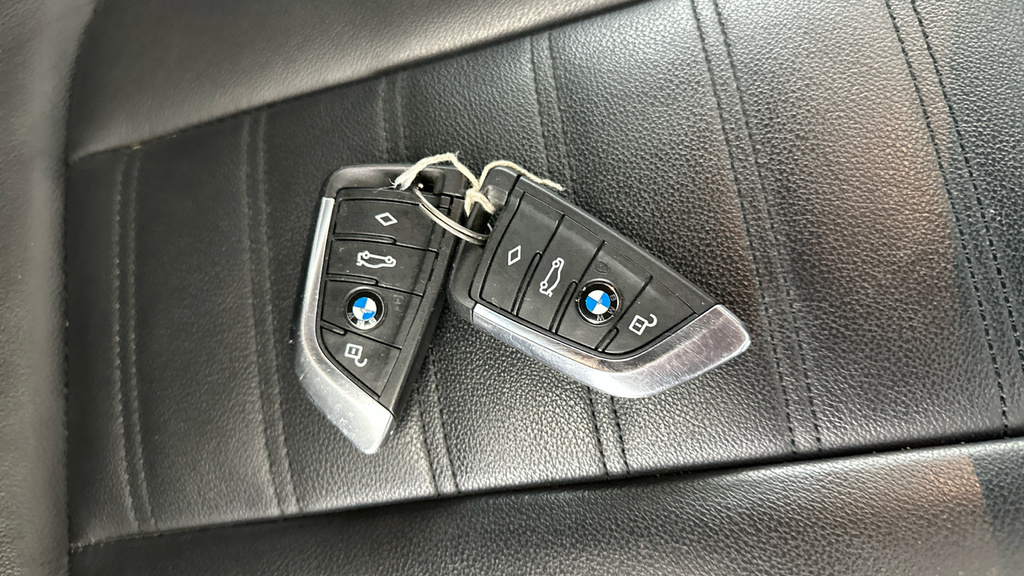 BMW iX3 M Sport White #28