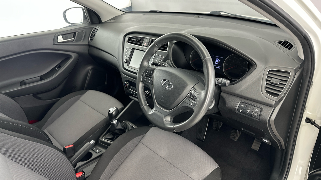 Hyundai I20 White #9