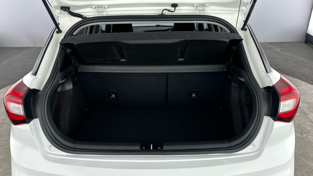 Hyundai I20 White #19