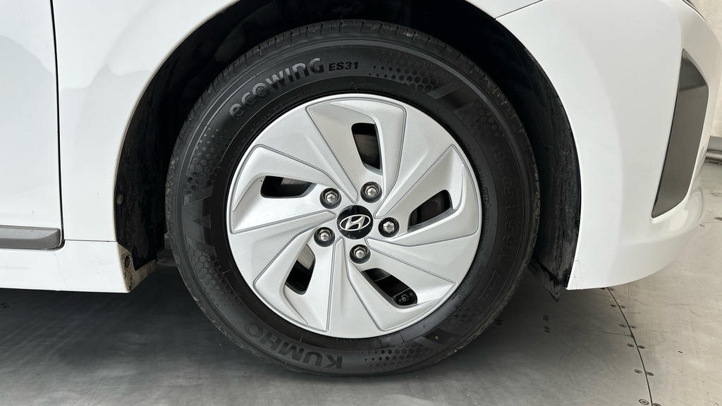 Hyundai Ioniq Hatchback Black #25