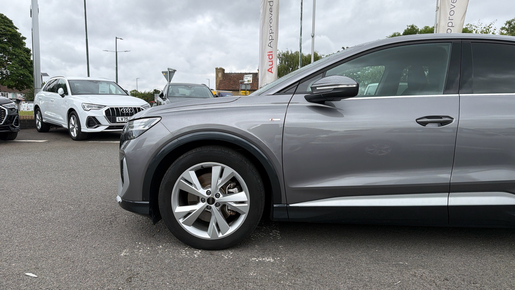 Audi Q4 E Tron 55 Black Edition Quattro 82Kwh Black #18