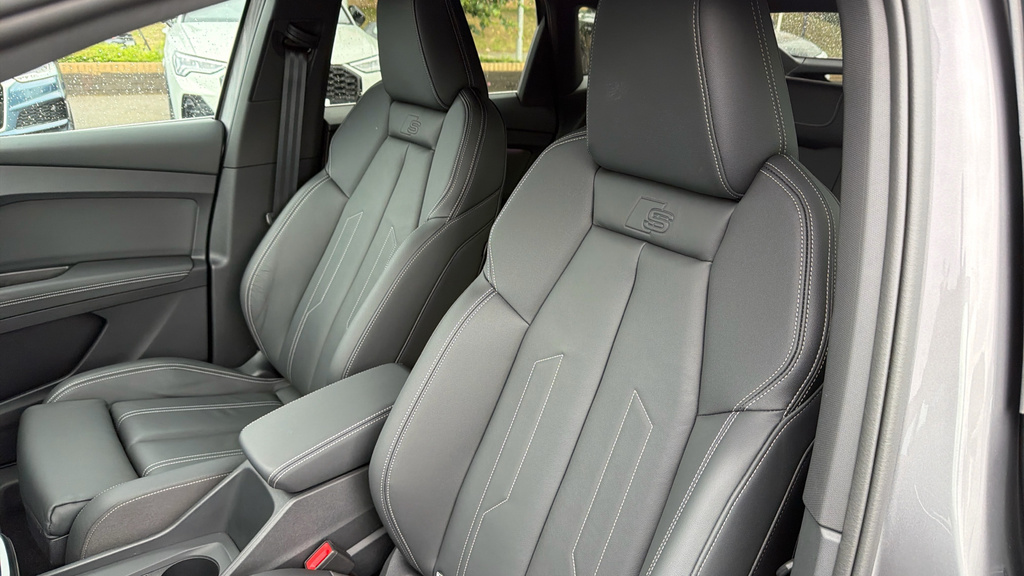 Audi Q4 E Tron 55 Black Edition Quattro 82Kwh Black #24
