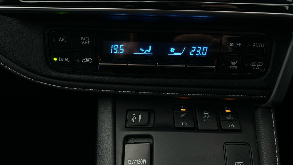 Toyota Auris Hatchback Blue #14