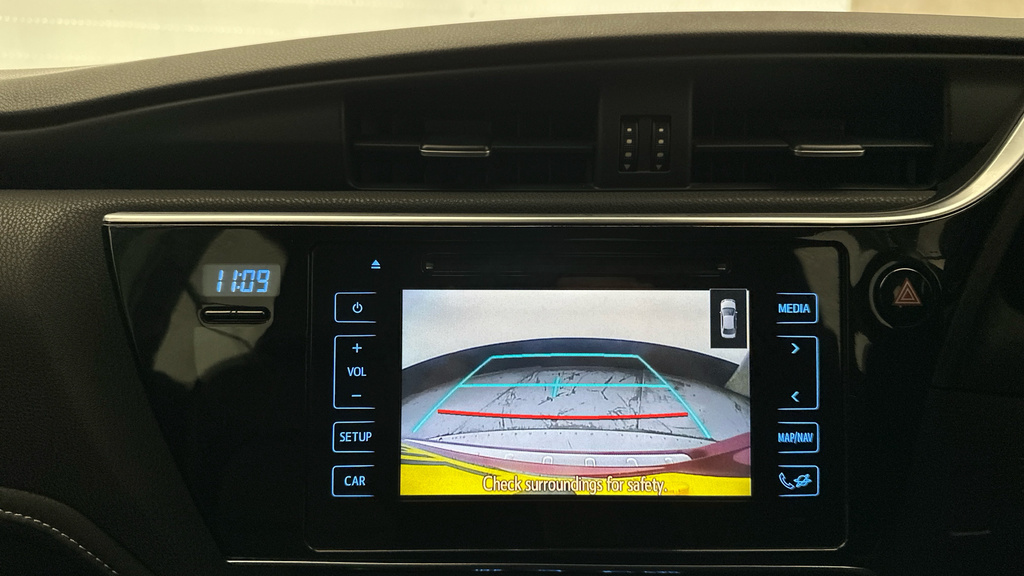 Toyota Auris Hatchback Blue #16