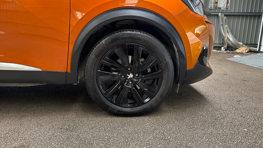 Peugeot e-2008 Allure Black #20