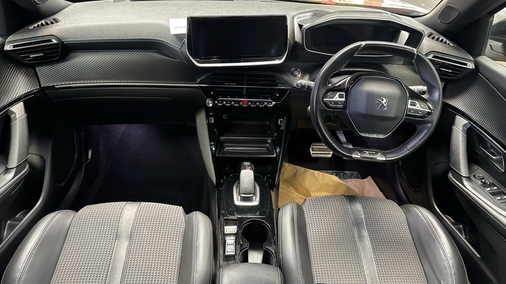 Peugeot e-2008 Allure Black #11
