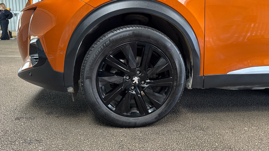 Peugeot e-2008 Allure Black #17