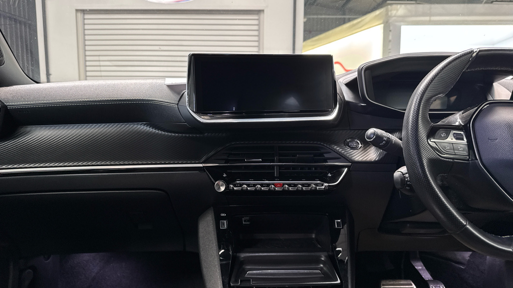 Peugeot e-2008 Allure Black #12