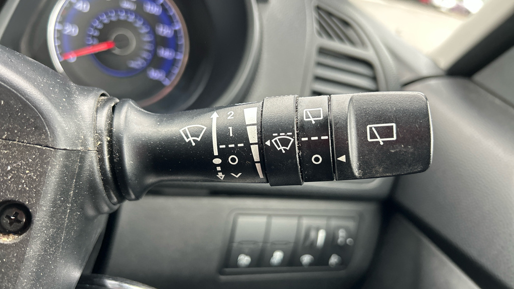 Hyundai Ix20 Mpi Premium Nav Black #26