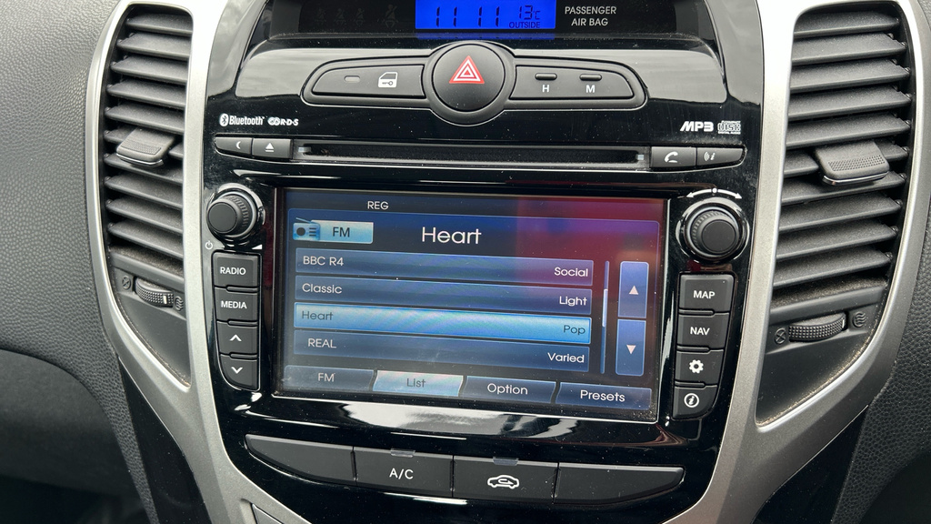 Hyundai Ix20 Mpi Premium Nav Black #33