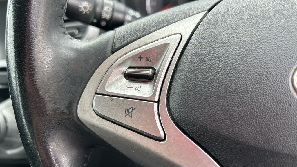 Hyundai Ix20 Mpi Premium Nav Black #25