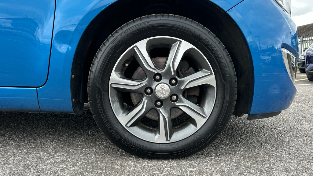 Hyundai Ix20 Mpi Premium Nav Black #20