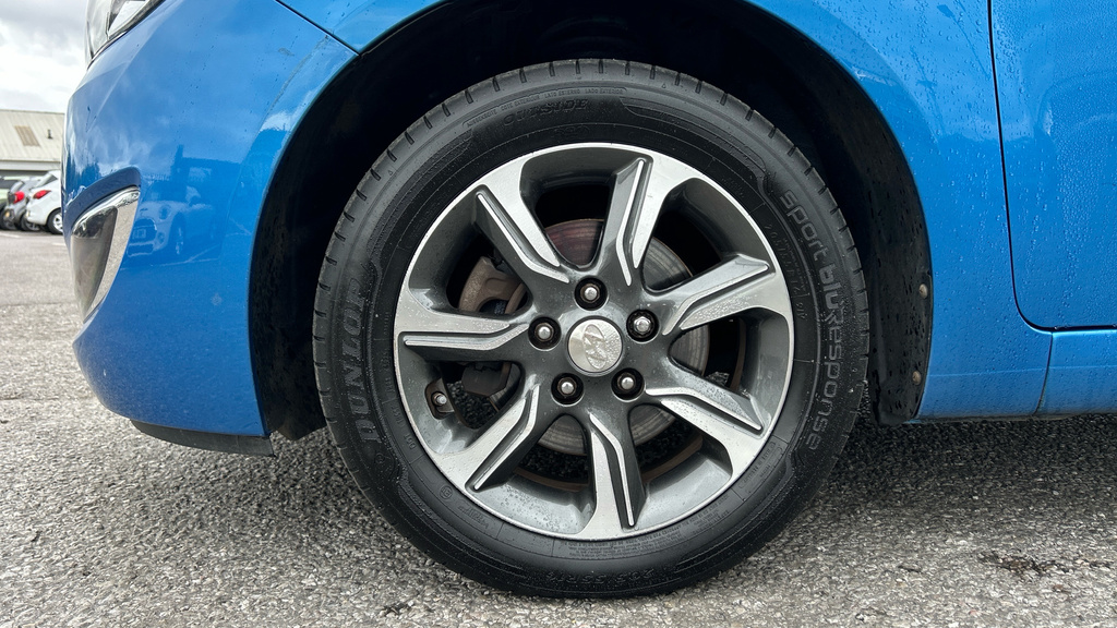 Hyundai Ix20 Mpi Premium Nav Black #17