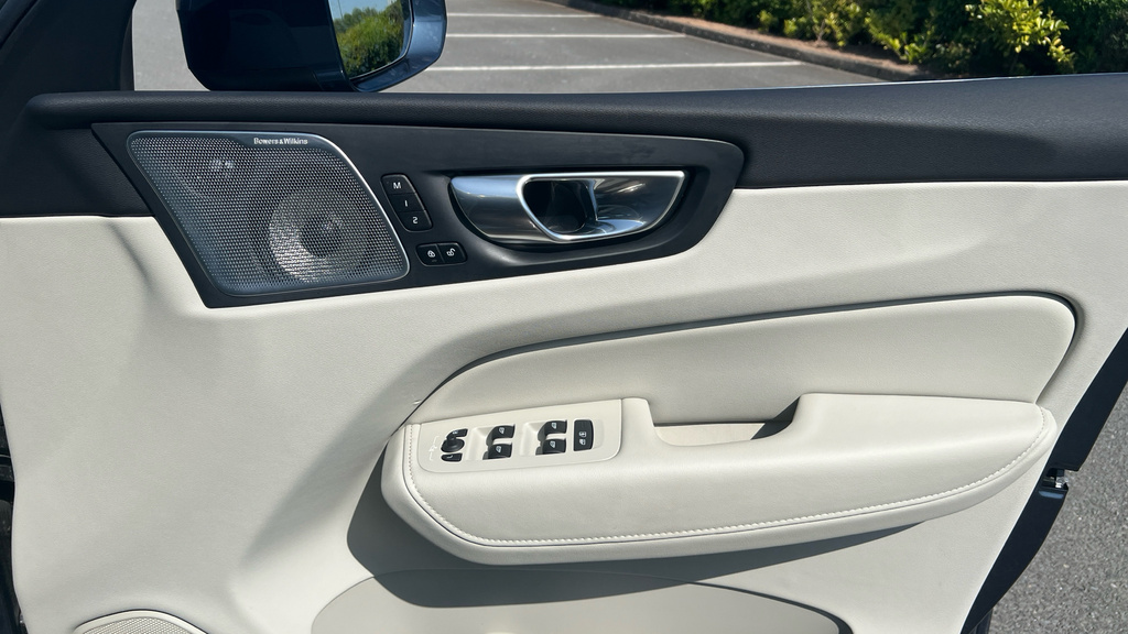 Volvo XC60 Suv Blue #35