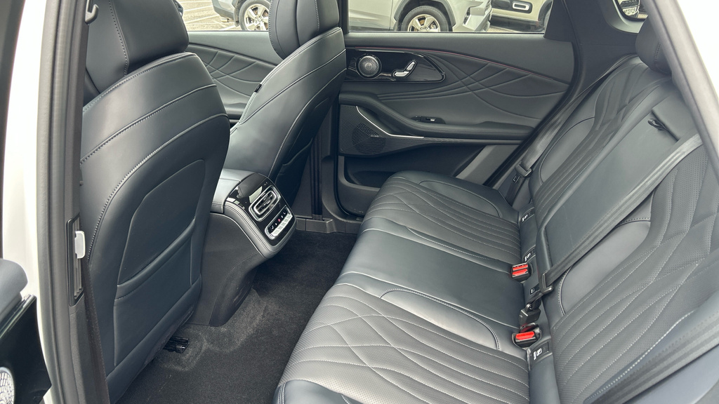 Omoda 9 Noble 1.5 Phev White #14