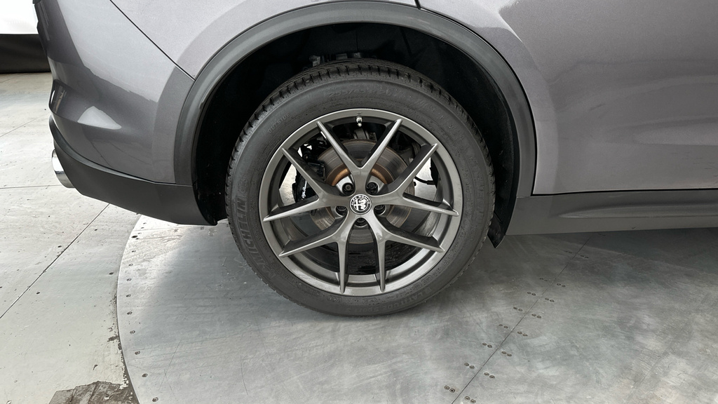 Alfa Romeo Stelvio  Red #25