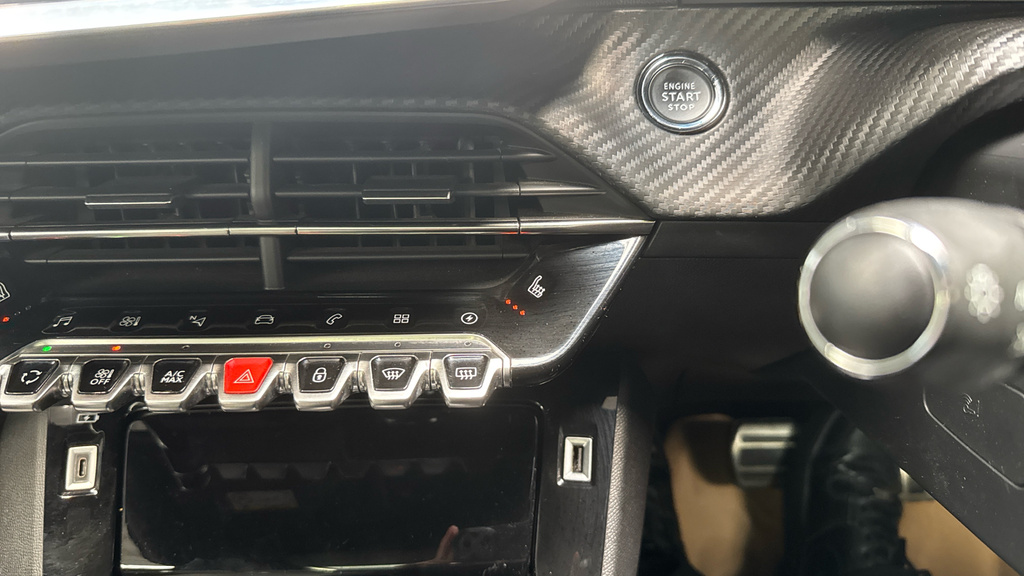 Peugeot e-2008 2008 Gt Ev Black #24