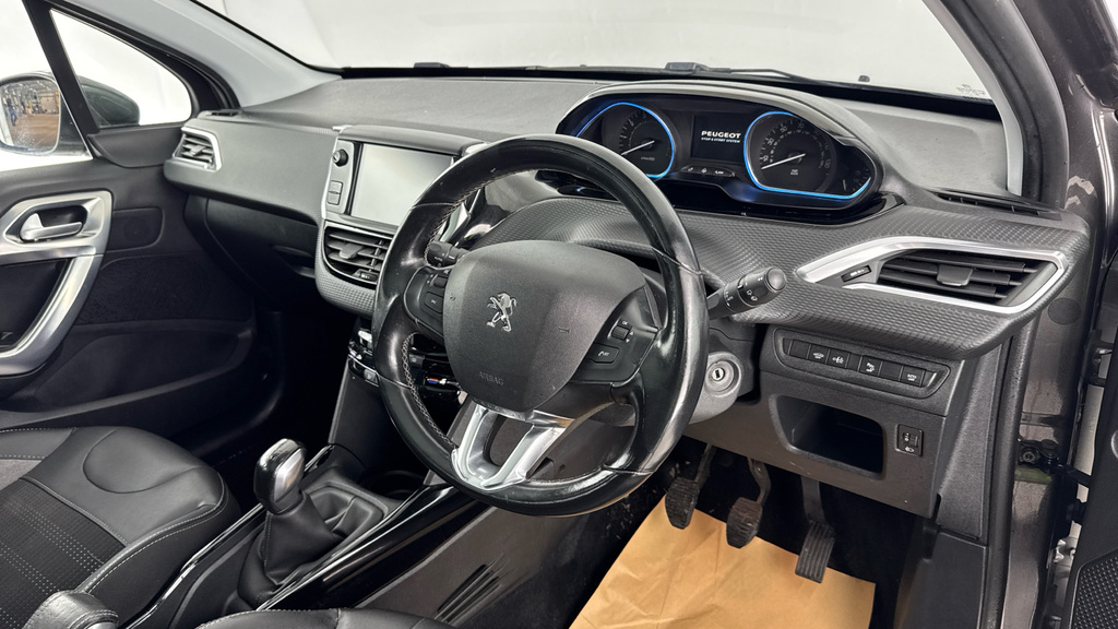 Peugeot 2008 2008 Active Bluehdi Green #9