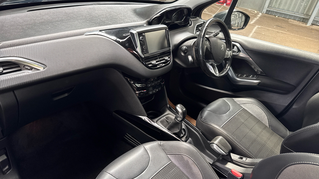 Peugeot 2008 2008 Active Bluehdi Green #10