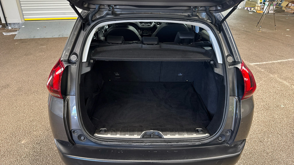 Peugeot 2008 2008 Active Bluehdi Green #15