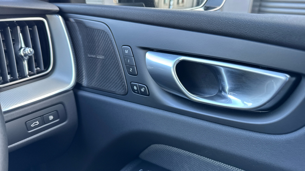 Volvo XC60 Ultra Black #51