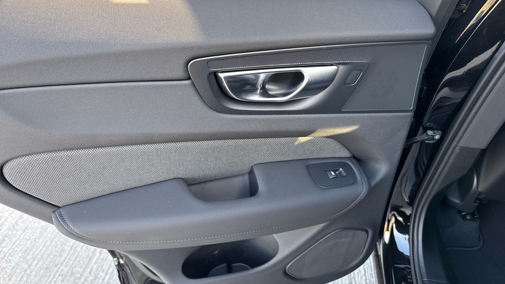 Volvo XC60 Ultra Black #21