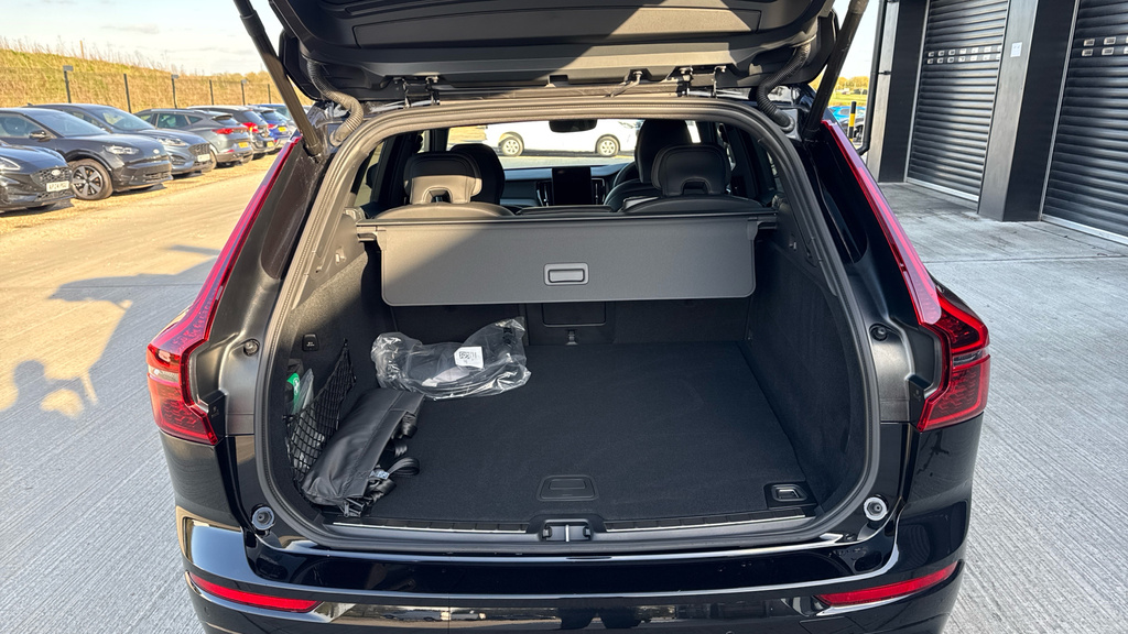 Volvo XC60 Ultra Black #15