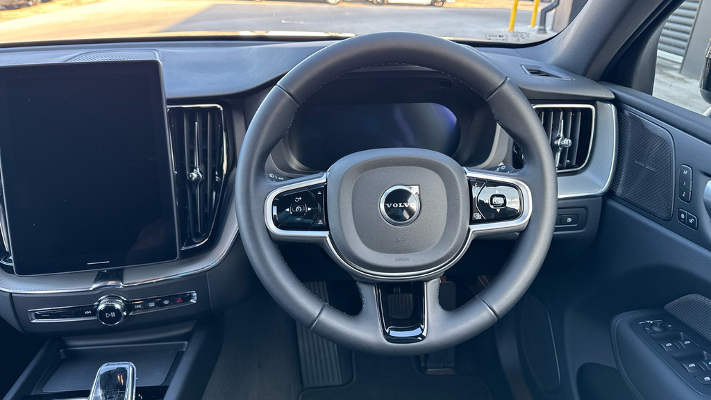 Volvo XC60 Ultra Black #24