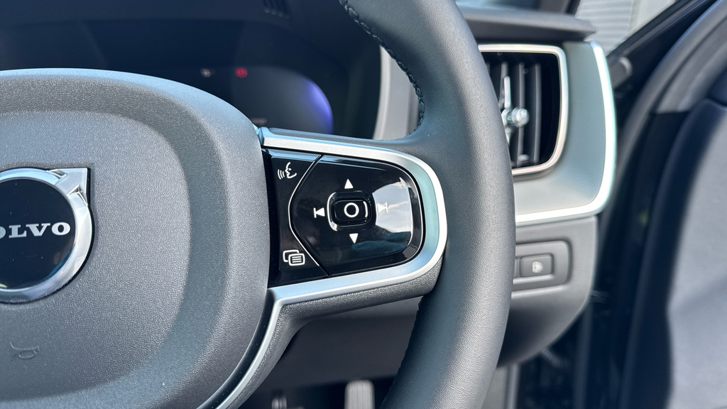 Volvo XC60 Ultra Black #30