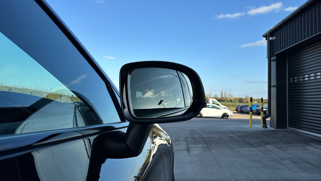 Volvo XC60 Ultra Black #41