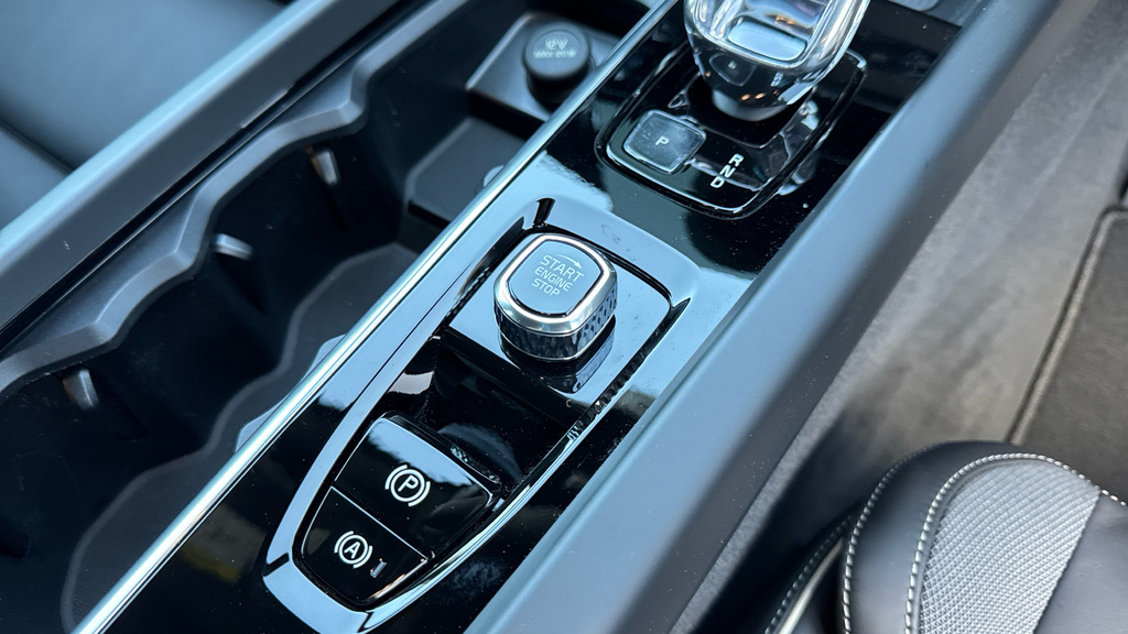 Volvo XC60 Ultra Black #36
