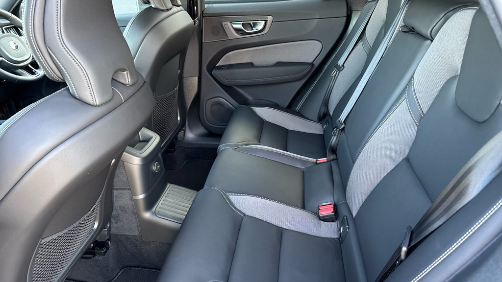 Volvo XC60 Ultra Black #14