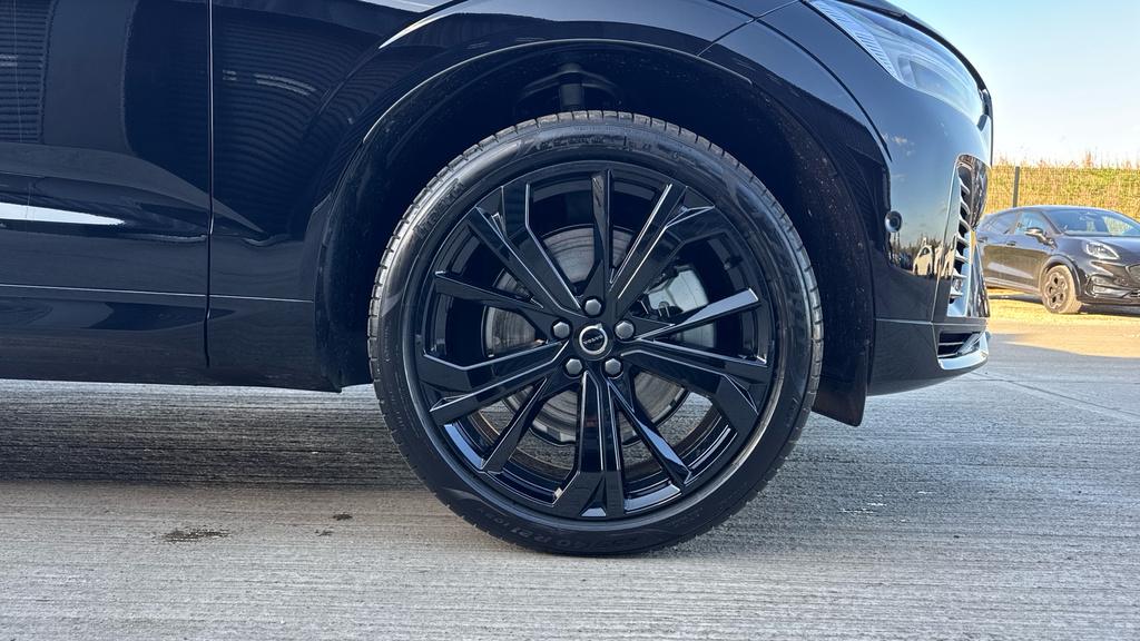Volvo XC60 Ultra Black #17