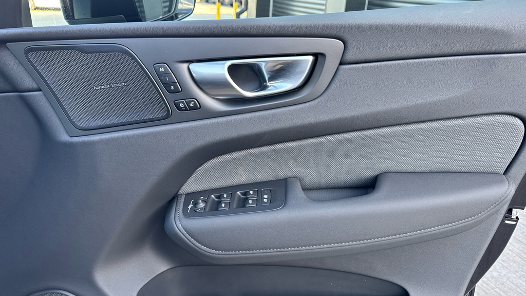 Volvo XC60 Ultra Black #38