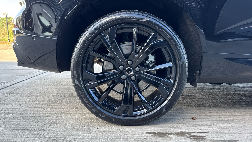 Volvo XC60 Ultra Black #20