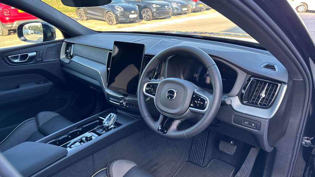 Volvo XC60 Ultra Black #9