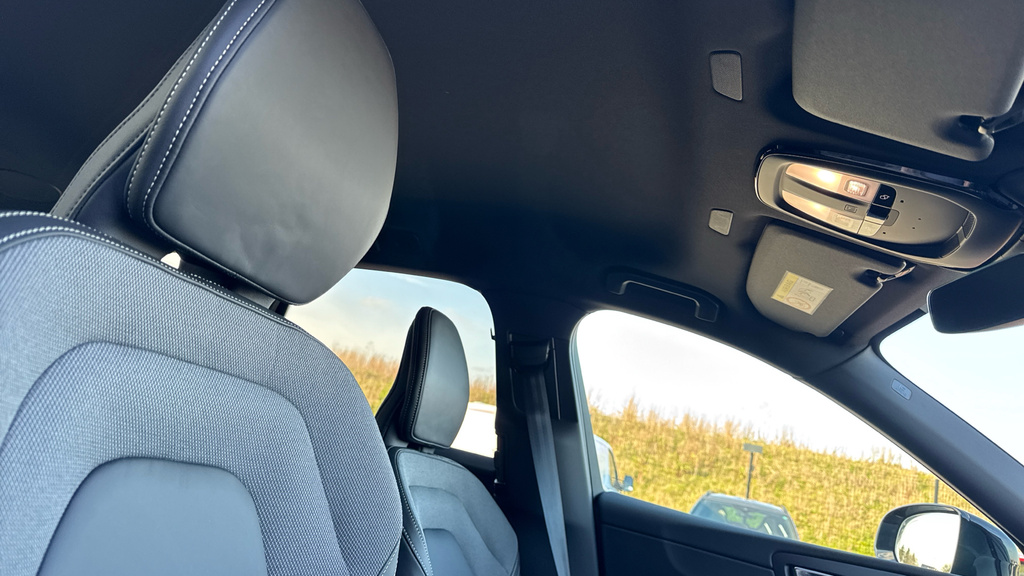 Volvo XC60 Ultra Black #40
