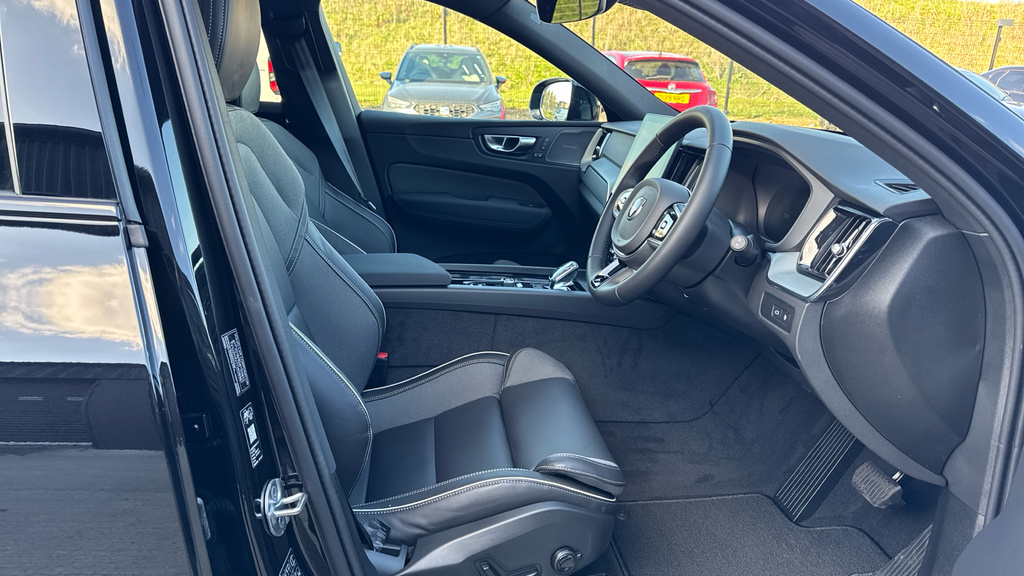 Volvo XC60 Ultra Black #23