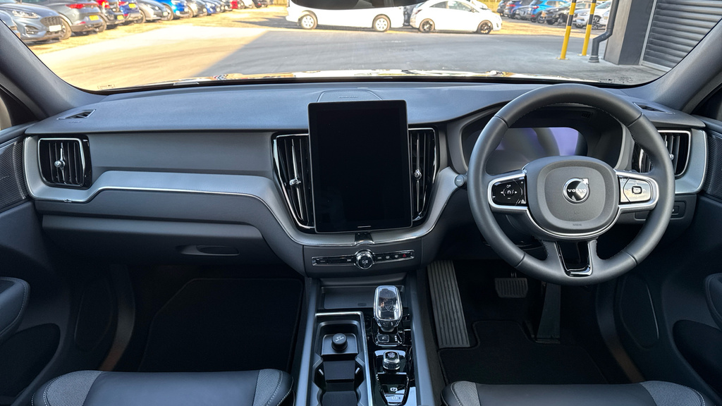 Volvo XC60 Ultra Black #11