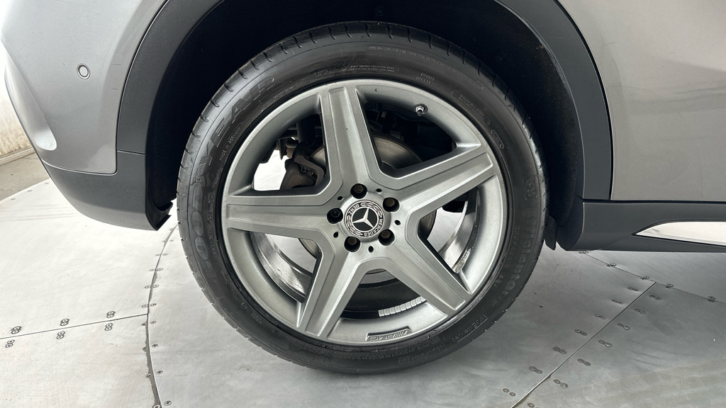 Mercedes-Benz GLA Class White #27